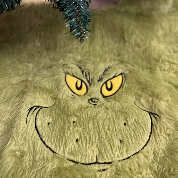 Dr. Seuss Holiday The Grinch Tree Skirt 48 Inches Poshmark